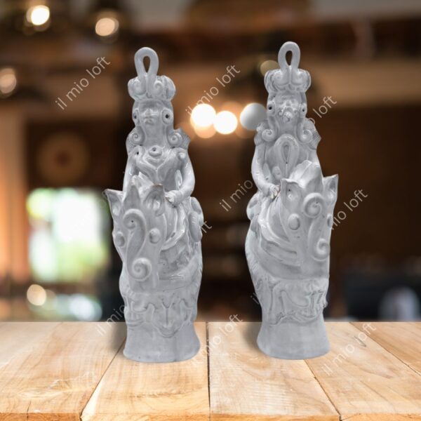 Coppia di cavalieri in ceramica Bianca